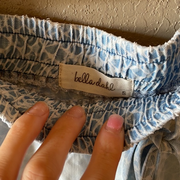 Bella Dahl Tencel Animal Print Shorts - Picture 3 of 6